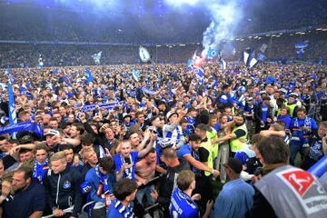 Bien nguoi an mung Hamburger tro lai Bundesliga sau 7 nam hinh anh