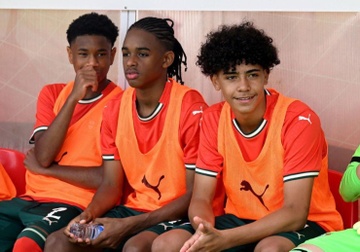 Phản ứng của Ronaldo khi con trai ngồi dự bị