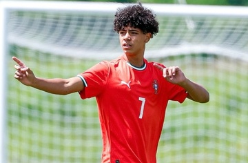 Châu Âu dậy sóng vì con trai Ronaldo