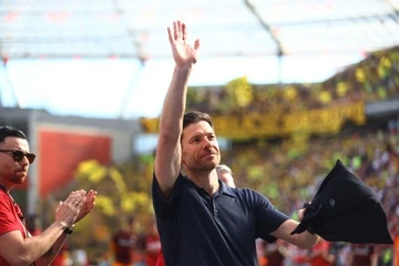 Xabi Alonso lập kỳ tích trong ngày chia tay Leverkusen