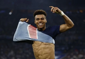Sao tre 19 tuoi di vao lich su Champions League hinh anh