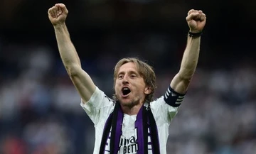 He lo ben do cua Modric hinh anh