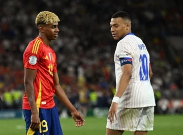 Mbappe lan thu 6 om han truoc Yamal hinh anh