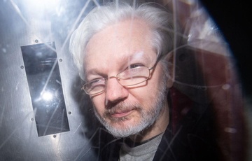 Nha dau tu Viet quyen gop tien so de doi tu do cho Julian Assange hinh anh