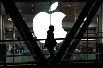 Apple mat nhan su chu chot vao tay doi thu hinh anh