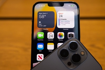 Nguoi dung tho o voi iPhone 14 hinh anh