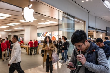 Doi tac Apple thieu ca tram nghin nhan cong lap iPhone hinh anh