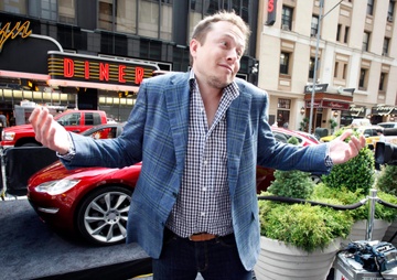 Elon Musk khong co nha hinh anh