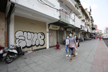 Mat bang o TP.HCM e am, gia thue van tang hinh anh
