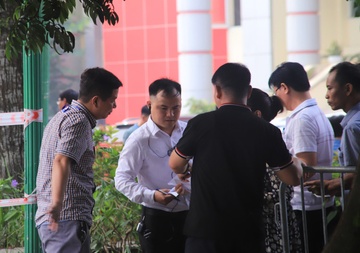 So TNMT, Cong an Ha Noi xac minh nhom 'thoi gia' dat nen qua dau gia hinh anh