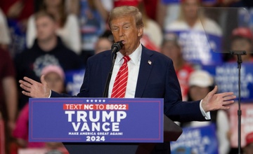 Ong Trump dac cu tac dong the nao den kinh te Viet Nam? hinh anh