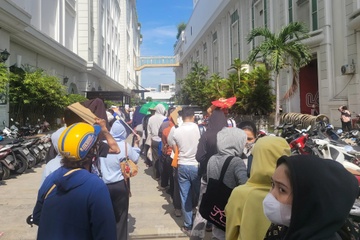 Hang tram nguoi xep hang mua nha o xa hoi tai TP Da Nang hinh anh