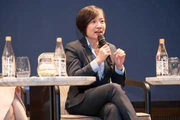 Ngoai luong thuong, day la ly do Hilton, Vinmec, AXA giu chan nhan tai hinh anh