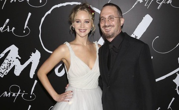 Jennifer Lawrence chia tay dao dien hon 22 tuoi hinh anh