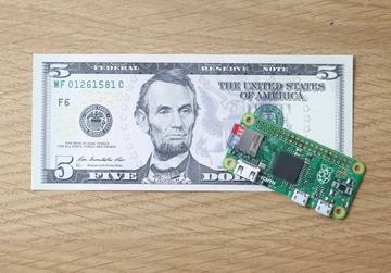 Kích thước tí hon của Raspberry Pi Zero.