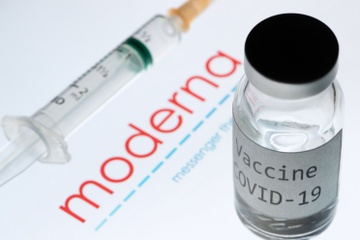 Moderna tiep tuc phat trien vaccine '2 trong 1' hinh anh