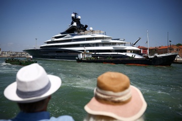 Venice 'ngap' du thuyen trong dam cuoi ty phu Jeff Bezos hinh anh