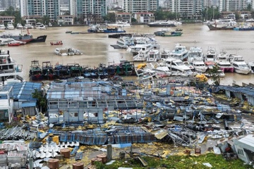 Dao du lich Hai Nam tan hoang sau bao Kajiki hinh anh