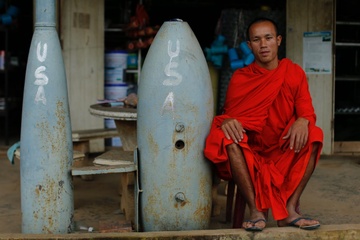 Bom chua no: Tan tich chien tranh nguy hiem o Lao hinh anh