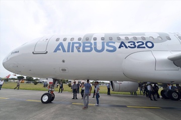 Boeing do loi cho thuong chien khi don hang lon vao tay doi thu hinh anh