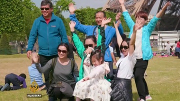 Du khach Trung Quoc duoc huong dan cach cu xu van minh hinh anh