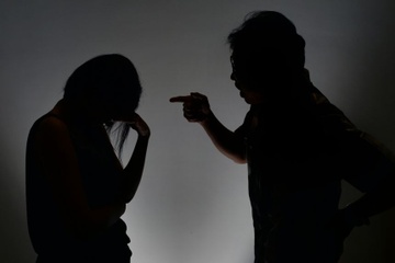 Co dau Viet o Singapore: Bi chong danh dap nhung khong dam ly hon hinh anh