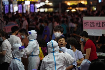 Quang Dong bung dich tu mot nguoi di an dim sum hinh anh