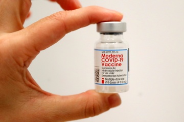 Iceland dinh chi su dung vaccine Moderna hinh anh