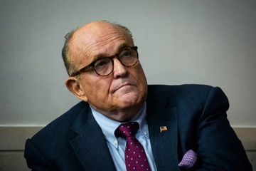 Cuu luat su cua ong Trump bi dieu tra hinh su hinh anh