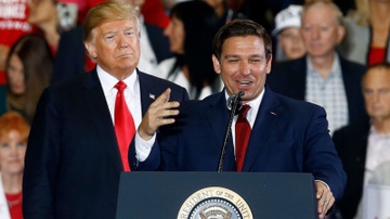 Ong DeSantis thu hep khoang cach voi ong Trump hinh anh