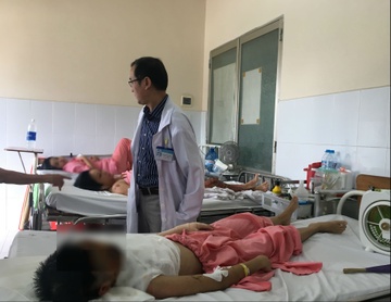 Thieu nu mien Tay bi tat axit huy hoai toan bo khuon mat hinh anh