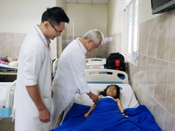 Canh giac voi benh ly nguy hiem de nham viem khop thong thuong hinh anh