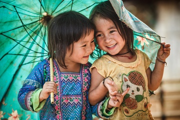 Nhung buc hinh nu cuoi tre tho lay dong long nguoi hinh anh
