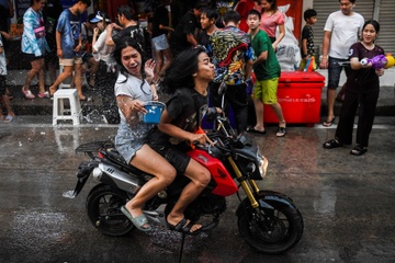 Nang nong bat thuong tan cong nhieu nuoc chau A hinh anh