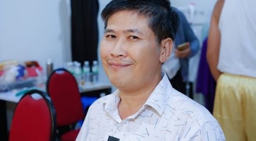 Phuoc Sang deo tang cha, xuat hien tieu tuy trong show truyen hinh hinh anh