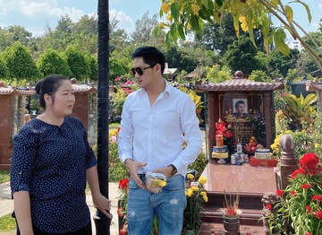 Hong Van, Minh Luan vieng mo nghe si Anh Vu ngay mung 5 Tet hinh anh