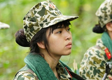 Dieu Nhi: 'Khanh Van lam gi cung cham chap, di toi dau nga toi do' hinh anh