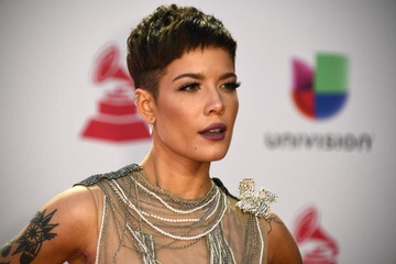 Nu ca si Halsey mang thai hinh anh