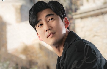 Yoon Kye Sang yeu CEO sau khi chia tay 'hoa hau dep nhat Han Quoc' hinh anh