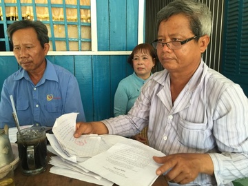 Doanh nghiep 'quyt' tien, nong dan dieu dung hinh anh