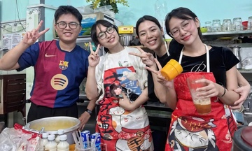 Con gái tham gia 'Em xinh say hi', quán cơm gia đình nổi tiếng