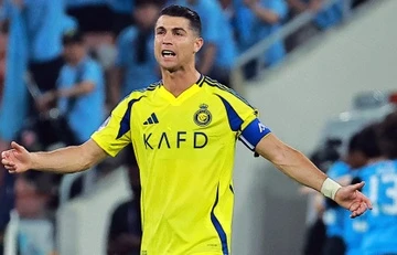 CĐV nổi giận với Ronaldo