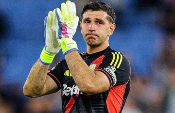 Emiliano Martinez bật khóc