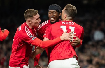 Nottingham Forest gianh ve du cup chau Au sau gan 3 thap ky hinh anh