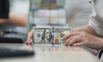 Vi sao USD tu do tang 'nong'? hinh anh