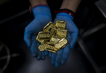 Gia vang the gioi leo dinh moi, ap sat moc 2.400 USD/ounce hinh anh