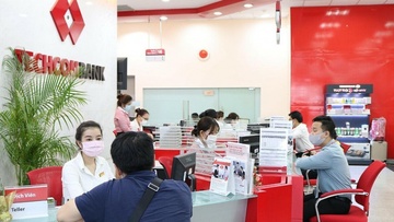 Lanh dao Techcombank sap duoc mua co phieu chi bang 1/3 thi gia hinh anh