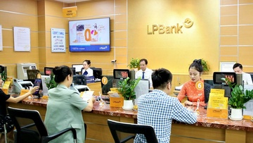 LPBank giam hon 1.600 nhan su trong 3 thang hinh anh