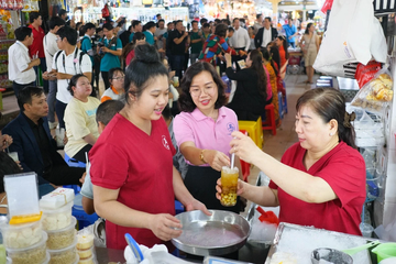 Mua hang tu 5 trieu dong phai chuyen khoan moi duoc khau tru thue hinh anh
