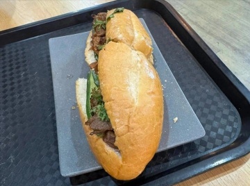 Bánh mì 208.000 đồng ở sân bay: Cần làm rõ, không để khách bị bắt chẹt